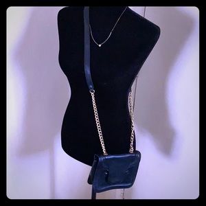 Chain link black crossbody